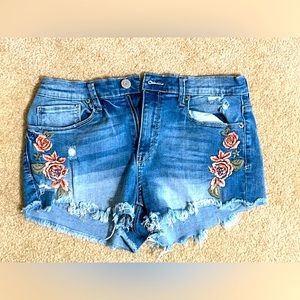Mudd size 9 juniors shorts with flower embroidery